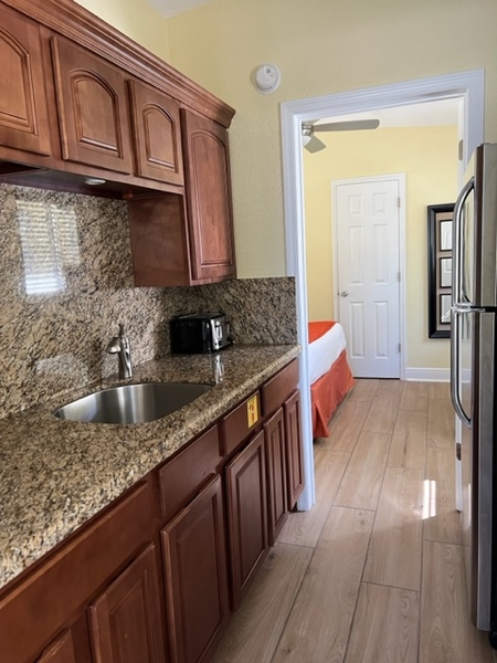 06 Hibiscus Cottage Photo 1