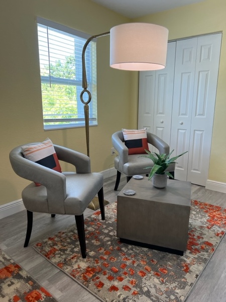 16 Flamingo Room Photo 3