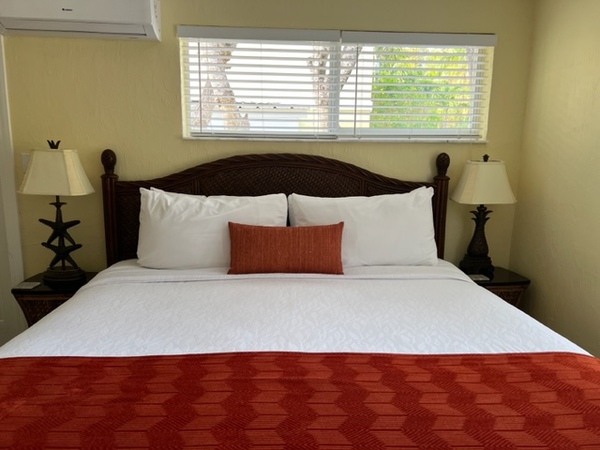 23 Royal Poinciana Room Photo 5