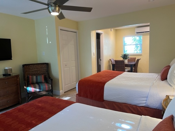 10 Heron Room Photo 5