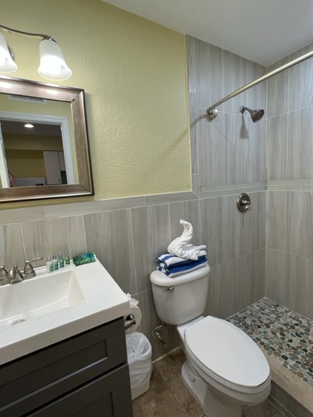 10 Heron Room Photo 3